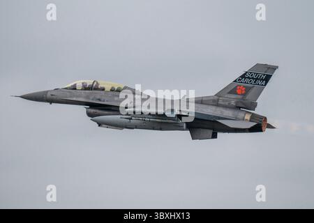 Brig der US-Armee General David Jenkins, der stellvertretende Adjutant General der Army, erhält einen Einführungsflug in einer South Carolina Air National Guard Stockfoto