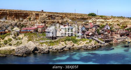 Popeye Village, Malta - 19. Juli 2019. Luftpanorama von Popeye Village, auch bekannt als Sweethaven Village, Malta Stockfoto