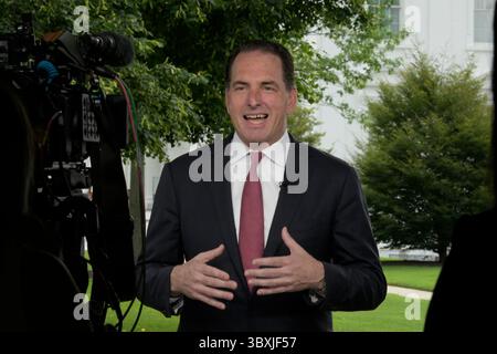 Washington, USA. Februar 2025. Michael Faulkender, Deputy des US-Finanzministeriums, spricht heute am 18. Juli 2025 im Fox TV Interview im Pebble Beach/Weißen Haus in Washington DC, USA. (Foto: Lenin Nolly/Sopa Images) Credit: SOPA Images Limited/Alamy Live News Stockfoto