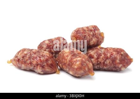 Geräucherte Würstchen auf weißem Hintergrund Stockfoto