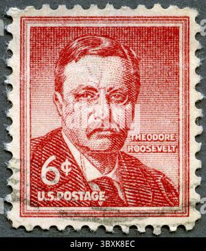 USA – UM 1955: Eine in den Vereinigten Staaten von Amerika gedruckte Briefmarke zeigt Theodore Teddy Roosevelt (1858–1919) war der 26. Präsident der Vereinigten Staaten Stockfoto