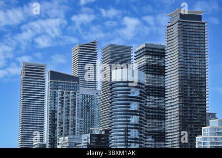 Nachbarschaft von modernen Hochhäusern Stockfoto