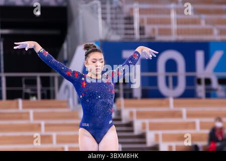 25. Juli 2021: Sunisa Lee (395) aus den Vereinigten Staaten tritt auf Balancestrahl während der Olympischen Spiele 2020 in Tokio auf. Daniel Lea/CSM}(Kreditbild: &Copy; Daniel Lea/CSM via ZUMA Wire) Stockfoto