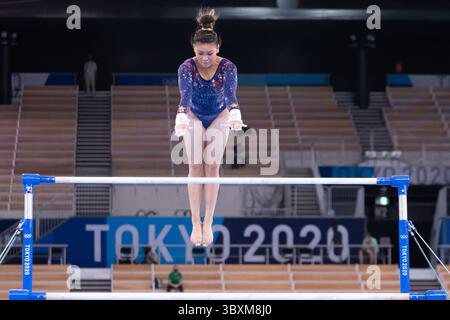 25. Juli 2021: Sunisa Lee (395) aus den Vereinigten Staaten tritt an den unebenen Bars während der Olympischen Spiele 2020 in Tokio auf. Daniel Lea/CSM}(Kreditbild: &Copy; Daniel Lea/CSM via ZUMA Wire) Stockfoto