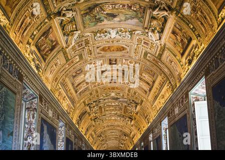 Vatikan, Rom, Italien, 17. November 2017: Der Vatikan goldene Gasse in der Sixtinischen Kapelle in Rom führt Stockfoto