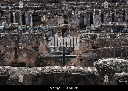 Galerien unter der zentralen Arena des Kolosseums in Rom, Italien Stockfoto
