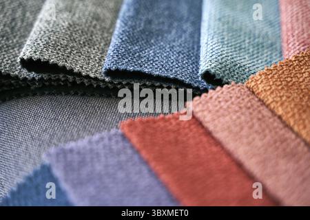 Bunte Polsterstoffmuster in verschiedenen Farben Stockfoto