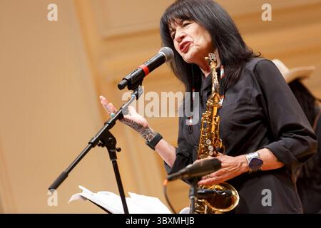 STYLELOCATIONJoy Harjo tritt während ihrer Eröffnungsveranstaltung als US-Poet Laureate im Coolidge Auditorium auf, 19. September 2019 in Washington, D.C. (Credit Image: © Shawn Miller/Library of/Planet Pix via ZUMA Press Wire) Stockfoto