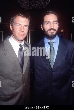 K18639KJ: FREQUENCY PREM. ZIEGFELD THEATRE, NYC 26.04.2000.DENNIS QUAID UND JIM CAVIEZEL. KELLY JORDAN/ 2000 (Bild: © Kelly Jordan/ZUMA Press Wire) Stockfoto