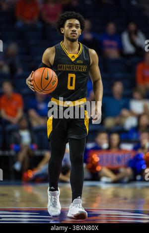 18. November 2021: Donovan Newby (0) bringt den Ball während des NCAA-Basketballspiels zwischen den Milwaukee Panthers und den Florida Gators im Stephen C. O’Connell Center Gainesville, FL. Jonathan Huff/CSM (Credit Image: &Copy; Jonathan Huff/CSM via ZUMA Wire) Stockfoto