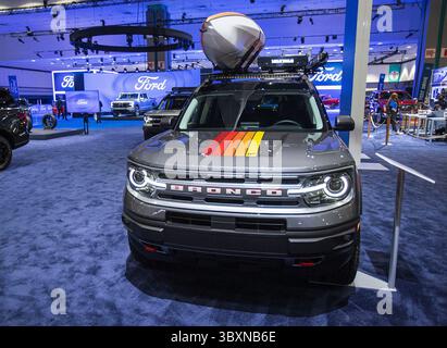18. November 2021, Los Angeles, Kalifornien, USA: Der Ford Bronco wird am Donnerstag, den 18. November 2021, im Los Angeles Convention Center in Los Angeles, Kalifornien, im 2021 Automobility LA ausgestellt. JAVIER ROJAS/PI (Foto: © Prensa Internacional Via ZUMA Press Wire) Stockfoto