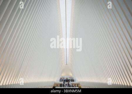 NEW YORK, USA - 23. FEBRUAR 2018: Architektonische Interieur des Oculus in der Mitte der Wall Street in Manhattan, New York Stockfoto