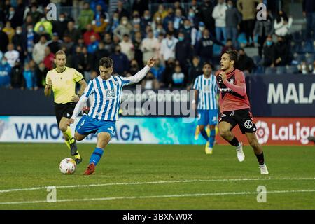 15. November 2021, Malaga, Spanien: Genaro Rodriguez und Alexandre Corredera werden während des La Liga Smartbank Spiels zwischen Malaga CF und CD Teneriffa im La Rosaleda Stadion in Malaga in Aktion gesehen. (Foto: © Francis Gonzalez/SOPA Images via ZUMA Press Wire) Stockfoto