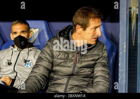 15. November 2021, Malaga, Spanien: CD Teneriffa Coach Luis Miguel Ramis beim La Liga Smartbank Spiel zwischen Malaga CF und CD Teneriffa im La Rosaleda Stadion in Malaga. (Foto: © Francis Gonzalez/SOPA Images via ZUMA Press Wire) Stockfoto