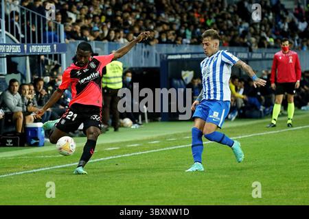 15. November 2021, Malaga, Spanien: Shaquell Moore und Brandon Thomas werden während des La Liga Smartbank Spiels zwischen Malaga CF und CD Teneriffa im La Rosaleda Stadion in Malaga gesehen. (Foto: © Francis Gonzalez/SOPA Images via ZUMA Press Wire) Stockfoto