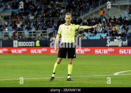15. November 2021, Malaga, Spanien: SÂ·nchez LÃ PEZ-Schiedsrichter beim Spiel der La Liga Smartbank zwischen Malaga CF und CD Teneriffa im La Rosaleda Stadion in Malaga. (Foto: © Francis Gonzalez/SOPA Images via ZUMA Press Wire) Stockfoto