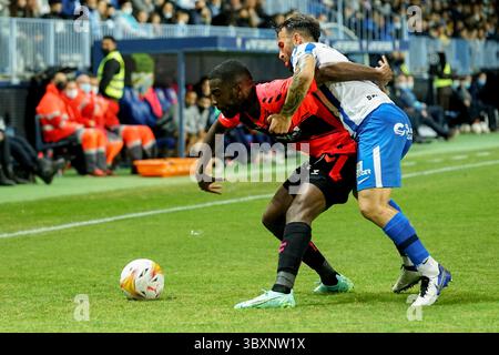 15. November 2021, Malaga, Spanien: Shaquell Moore und Javier Jimenez werden während des La Liga Smartbank Spiels zwischen Malaga CF und CD Teneriffa im La Rosaleda Stadium in Malaga in Aktion gesehen. (Foto: © Francis Gonzalez/SOPA Images via ZUMA Press Wire) Stockfoto