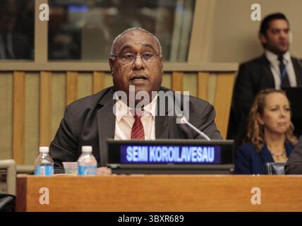 15. Februar 2017 - New York, NY, Vereinigte Staaten von Amerika - Vereinte Nationen, New York, USA, 15. Februar 2017 - Peter Thomson Präsident der Generalversammlung nahm zusammen mit Isabella Lovin, Semi Koroilavesau und UN-Würdenträgern heute im UN-Hauptquartier in New York an der Parlamentarischen Anhörung zum Thema Ã¢â?¬Å Welt der Blauen: Die Ozeane bewahren, den Planeten schützen, das Wohlergehen der Menschen im Kontext der Agenda 2030 sicherstellen. (Foto: © Luiz Rampelotto/ZUMA Press Wire) Stockfoto