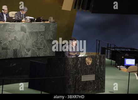 25. April 2017 - New York, NY, USA - Vereinte Nationen, New York, USA, 26. April 2017 - Evo Morales Ayma, Präsident des Plurinationalen Staates Bolivien, bei seinem heutigen Treffen mit den Mitgliedern des Ständigen Forums für indigene Fragen im Hauptquartier der Vereinten Nationen in New York... (Foto: © Luiz Rampelotto/ZUMA Press Wire) Stockfoto