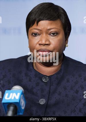 26. Mai 2016 - New York, NY, Vereinigte Staaten - Fatou Bensouda, Staatsanwalt des Internationalen Strafgerichtshofs (IStGH), spricht mit Journalisten, nachdem er den Sicherheitsrat auf seiner heutigen Sitzung im Hauptquartier der Vereinten Nationen in New York über die Lage in Libyen unterrichtet hat. (Foto: © Luiz Rampelotto/ZUMA Press Wire) Stockfoto