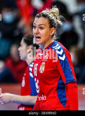 3. Dezember 2021, LLIRIA, VALENCIA, SPANIEN: Andela Janjusevic von Serbien, Gesten während der 25. Handball-Weltmeisterschaft der Frauen in der Vorrunde im Spiel zwischen Serbien und Polen im Pavillon Pla de L’Arc in Lliria, Valencia. Dezember 2021, Valencia, Spanien (Foto: © Ivan Terron/AFP7 via ZUMA Press Wire) Stockfoto