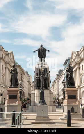 London, UK - 12. Juli 2025 - das Guards Crim war Memorial erinnert an den Sieg der Alliierten im Krimkrieg (1853–56) und ehrt speziell den Krieg Stockfoto