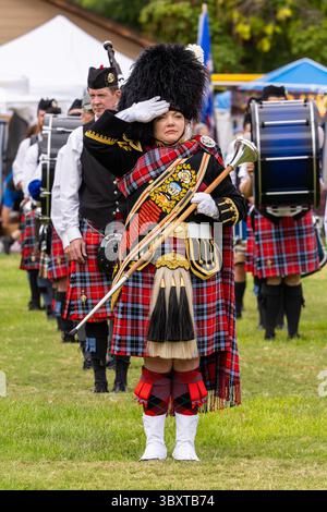 18. September 2021, Moab, Utah, Vereinigte Staaten: Ein Highland Drum Major in ihrer vollen Insignien und Mace feiert einen Gruß bei einem schottischen Festival in Moab, Utah. (Kreditbild: © Jon G. Fuller/VW Pics via ZUMA Press Wire) Stockfoto