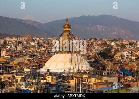 10. Februar 2015, Kathmandu, Provinz Bagmati, Nepal: Die Boudhanath Stupa im tibetischen Stil im Boudha-Teil der Stadt Kathmandu, Nepal. (Kreditbild: © Jon G. Fuller/VW Pics via ZUMA Press Wire) Stockfoto