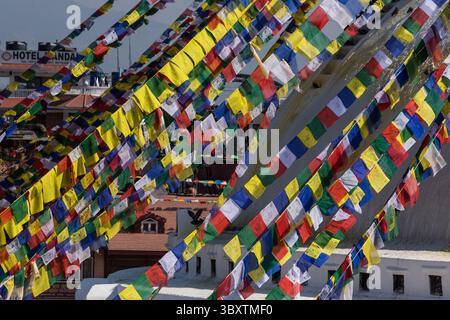 10. Februar 2015, Kathmandu, Provinz Bagmati, Nepal: Streamer der buddhistischen Gebetsfahnen auf der Boudhanath Stupa in Kathmandu, Nepal. (Kreditbild: © Jon G. Fuller/VW Pics via ZUMA Press Wire) Stockfoto