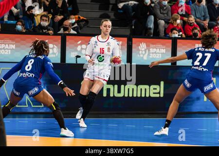 11. Dezember 2021, Granollers, Barcelona, Spanien: Andela Janjusevic von Serbien im Einsatz beim 25. Spiel der IHF-Frauen-Weltmeisterschaft 2021 in der Hauptrunde III zwischen Serbien und Frankreich im Palau d’Esports de Granollers am 11. Dezember 2021 in Granollers, Barcelona, Spanien. (Foto: © Javier Borrego/AFP7 via ZUMA Press Wire) Stockfoto