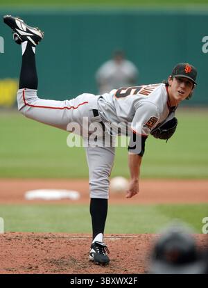 19. April 2008: Der Pitcher Tim Lincecum aus San Francisco Giants spielt im vierten Inning gegen die St. Louis Cardinals. Die Giants besiegten die Cardinals mit 3:0, am Samstag, den 19. April 2008, im Busch Stadium in St. Louis, Missouri. (Chris Lee/St. Louis Post-Dispatch/MCT) (Credit Image: © Chris Lee/St Louis Post-Dispatch via ZUMA Press Wire) Stockfoto