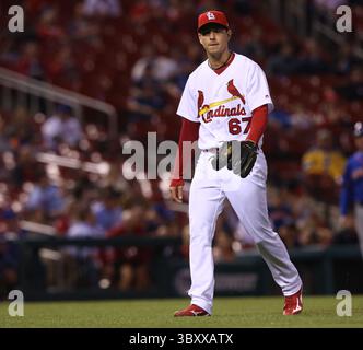 24. April 2018 – St. Louis, MO, USA – Matt Bowman, Pitcher der St. Louis Cardinals, kommt vom Hügel, nachdem er im 10. Inning am Dienstag, den 24. April 2018, im Busch Stadium in St. Louis einen Heimlauf gegen Jay Bruce von den New York mets aufgegeben hatte. Die Mets haben mit 6:5. (Bild: © Christian Gooden/St Louis Post-Dispatch via ZUMA Press Wire) Stockfoto