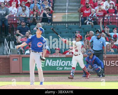 5. Mai 2018 – St. Louis, MO, USA – die Kolten Wong der St. Louis Cardinals feiert am Samstag, 5. Mai 2018, im 10. Inning im Busch Stadium in St. Louis einen zwei-Runs-Heimlauf vor Chicago Cubs Pitcher Luke Farrell. Die Karten haben gewonnen, 8:6. (Foto: © Chris Lee/St Louis Post-Dispatch via ZUMA Press Wire) Stockfoto
