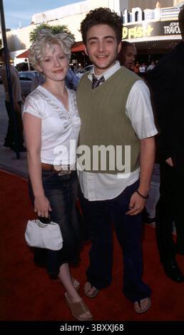 JUNI 2001 - K22168PSK: FAST AND FURIOUS PREM.MANN VILLAGE , WESTWOOD, CA 18.06.2001. TONY DENMAN UND VERLOBTE JESSICA KIPER. PAUL SKIPPER/ 2001 (Bild: Ã‚ Paul Skipper/ZUMA Press Wire) Stockfoto