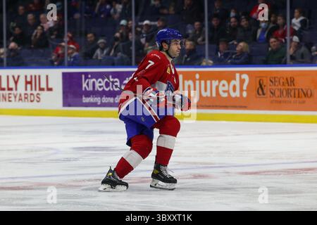 10. Dezember 2021: Louie Belpedio (7) der Laval Rocket-Verteidiger stürzt in der dritten Periode in die Rochester-Amerikanerzone. Die Rochester Americans veranstalteten die Laval Rocket in einem Spiel der American Hockey League in der Blue Cross Arena in Rochester, New York. (Jonathan Tenca/CSM)(Kreditbild: &Copy; Jonathan Tenca/CSM via ZUMA Wire) Stockfoto