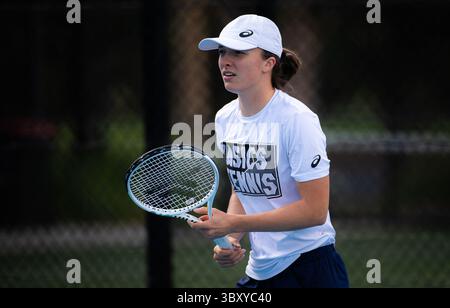 8. Januar 2022, ADELAIDE, AUSTRALIEN: IgA Swiatek aus Polen während des Trainings beim internationalen Tennisturnier Adelaide WTA 500 2022 (Bild: © Rob Prange/AFP7 via ZUMA Press Wire) Stockfoto