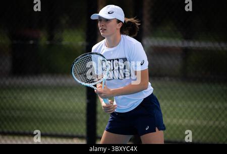 8. Januar 2022, ADELAIDE, AUSTRALIEN: IgA Swiatek aus Polen während des Trainings beim internationalen Tennisturnier Adelaide WTA 500 2022 (Bild: © Rob Prange/AFP7 via ZUMA Press Wire) Stockfoto