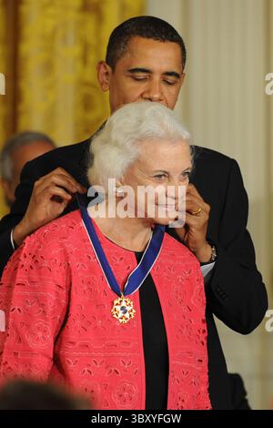 12. August 2009, Washington,DC, DC, USA: 8/12/09 das Weiße Haus Washington D.C. der ehemalige Richter am Obersten Gerichtshof der USA Sandra Day Ã¢â‚¬ËœConnor wird von Präsident Barack Obama mit der Presidential Medal of Freedom ausgezeichnet. Das ist die höchste zivile Ehre, die unsere Nation einem Zivilisten verleihen kann. Foto: Christy Bowe - ImageCatcher News (Foto: © Christy Bowe/ZUMA Press Wire) Stockfoto