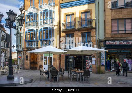 15. Juni 2016, Spanien: Platz Trascorrales im Zentrum von Oviedo, Asturien, Spanien. (Bild: © Sergi Reboredo/ZUMA Press Wire) Stockfoto