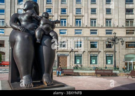 15. Juni 2016, Spanien: Mutterschaft, von Fernando Botero. Escandalera Square, Oviedo, Spanien (Foto: © Sergi Reboredo/ZUMA Press Wire) Stockfoto