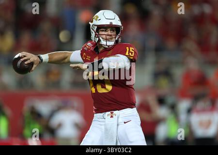 29. Dezember 2021, Orlando, Florida, USA: Cheez-IT Bowl - 29. Dezember 2021: Quarterback Brock Purdy (15) macht einen Pass-Versuch zwischen den Clemson Tigers und den Iowa State Cyclones im Camping World Stadium, Orlando, Florida. (Bild: © Peter Joneleit/ZUMA Press Wire) Stockfoto