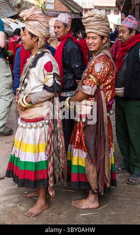 9. Februar 2015, Bhaktapur, Provinz Bagmati, Nepal: Kostümierte und turbanische Tänzer beim Navadurga Dance Festival in Bhaktapur, Nepal. (Kreditbild: © Jon G. Fuller/VW Pics via ZUMA Press Wire) Stockfoto