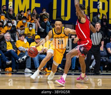 23. Januar 2022 Berkeley, CA USA, der kalifornische Wachmann Jordan Shepherd (31) fährt während des NCAA Männer Basketballspiels zwischen Arizona Wildcats und den California Golden Bears zum Basketball. Die Wildcats schlugen Kalifornien 96-71 im Hass Pavilion Berkeley Kalifornien Thurman James/CSM(Credit Image: &Copy; Thurman James/CSM via ZUMA Wire) Stockfoto