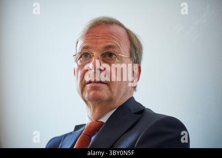 Thomas Rachel CDU, in der neuen Bundesregierung Beauftragter für weltweite Religions- und Weltanschauungsfreiheit, im gespraech mit dem Evangelischen Pressdienst epd am 15.07.2025 in Berlin. Mit ihm ist der Posten ins Auswaertige Amt umgezogen. Damit sei auch eine Aufwertung des Themas verbunden, sagt Rachel, selbst engagierter evangelischer Christ. Es gehe darum, Religion und Weltanschauung mehr Aufmerksamkeit in der Gestaltung der Aussenpolitik zu geben. Siehe epd-gespraech vom 19.07.2025 NUR REDAKTIONELLE VERWENDUNG *** Thomas Rachel CDU , Commissioner for Global Freedom of Religion and Weltanschauung in Th Stockfoto