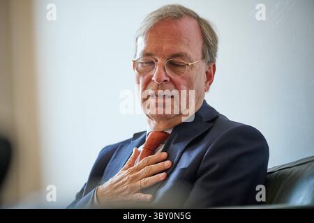 Thomas Rachel CDU, in der neuen Bundesregierung Beauftragter für weltweite Religions- und Weltanschauungsfreiheit, im gespraech mit dem Evangelischen Pressdienst epd am 15.07.2025 in Berlin. Mit ihm ist der Posten ins Auswaertige Amt umgezogen. Damit sei auch eine Aufwertung des Themas verbunden, sagt Rachel, selbst engagierter evangelischer Christ. Es gehe darum, Religion und Weltanschauung mehr Aufmerksamkeit in der Gestaltung der Aussenpolitik zu geben. Siehe epd-gespraech vom 19.07.2025 NUR REDAKTIONELLE VERWENDUNG *** Thomas Rachel CDU , Commissioner for Global Freedom of Religion and Weltanschauung in Th Stockfoto