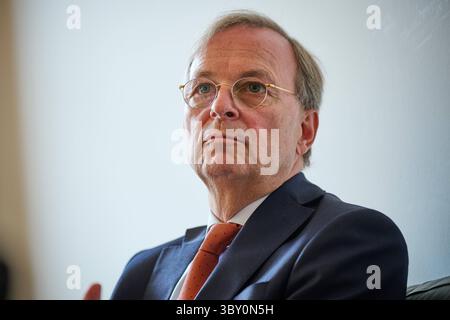 Thomas Rachel CDU, in der neuen Bundesregierung Beauftragter für weltweite Religions- und Weltanschauungsfreiheit, im gespraech mit dem Evangelischen Pressdienst epd am 15.07.2025 in Berlin. Mit ihm ist der Posten ins Auswaertige Amt umgezogen. Damit sei auch eine Aufwertung des Themas verbunden, sagt Rachel, selbst engagierter evangelischer Christ. Es gehe darum, Religion und Weltanschauung mehr Aufmerksamkeit in der Gestaltung der Aussenpolitik zu geben. Siehe epd-gespraech vom 19.07.2025 NUR REDAKTIONELLE VERWENDUNG *** Thomas Rachel CDU , Commissioner for Global Freedom of Religion and Weltanschauung in Th Stockfoto