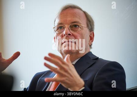 Thomas Rachel CDU, in der neuen Bundesregierung Beauftragter für weltweite Religions- und Weltanschauungsfreiheit, im gespraech mit dem Evangelischen Pressdienst epd am 15.07.2025 in Berlin. Mit ihm ist der Posten ins Auswaertige Amt umgezogen. Damit sei auch eine Aufwertung des Themas verbunden, sagt Rachel, selbst engagierter evangelischer Christ. Es gehe darum, Religion und Weltanschauung mehr Aufmerksamkeit in der Gestaltung der Aussenpolitik zu geben. Siehe epd-gespraech vom 19.07.2025 NUR REDAKTIONELLE VERWENDUNG *** Thomas Rachel CDU , Commissioner for Global Freedom of Religion and Weltanschauung in Th Stockfoto