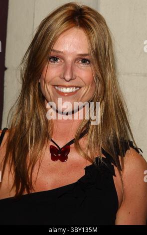 Februar 2002 - K24038AG SD0212.KELLY HU'S CHINESISCHES NEUJAHRSFEST KELLY HU, STAR VON SKORPION KING, VERANSTALTETE EINE CHINESISCHE NEUJAHRSPARTY MIT TRADITIONELLEN CHINESEN, TANZENDEN DRACHEN UND AKROBATEN IM LUCKY ENTE RESTAURANT IN LOS ANGELES, KALIFORNIEN. AMY GRAVES/ 2002.HEIDI CORNELL (Foto: © Amy Graves/ZUMA Press Wire) Stockfoto