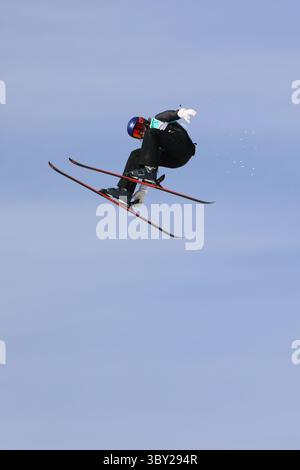 7. Februar 2022, Peking, China: Eileen GU of China in Aktion während der Women's Freeski Big Air Qualifikation beim Big Air Shougang am 7. Februar 2022 in Peking, China (Credit Image: © Mickael Chavet via ZUMA Press Wire) Stockfoto