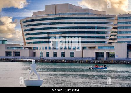 Miraestels, Robert Llimós, Port Vell, World Trade Center Barcelona, Torre de Jaume I, Aeri del Port, Barcelona, Katalonien, Spanien, Europa Stockfoto